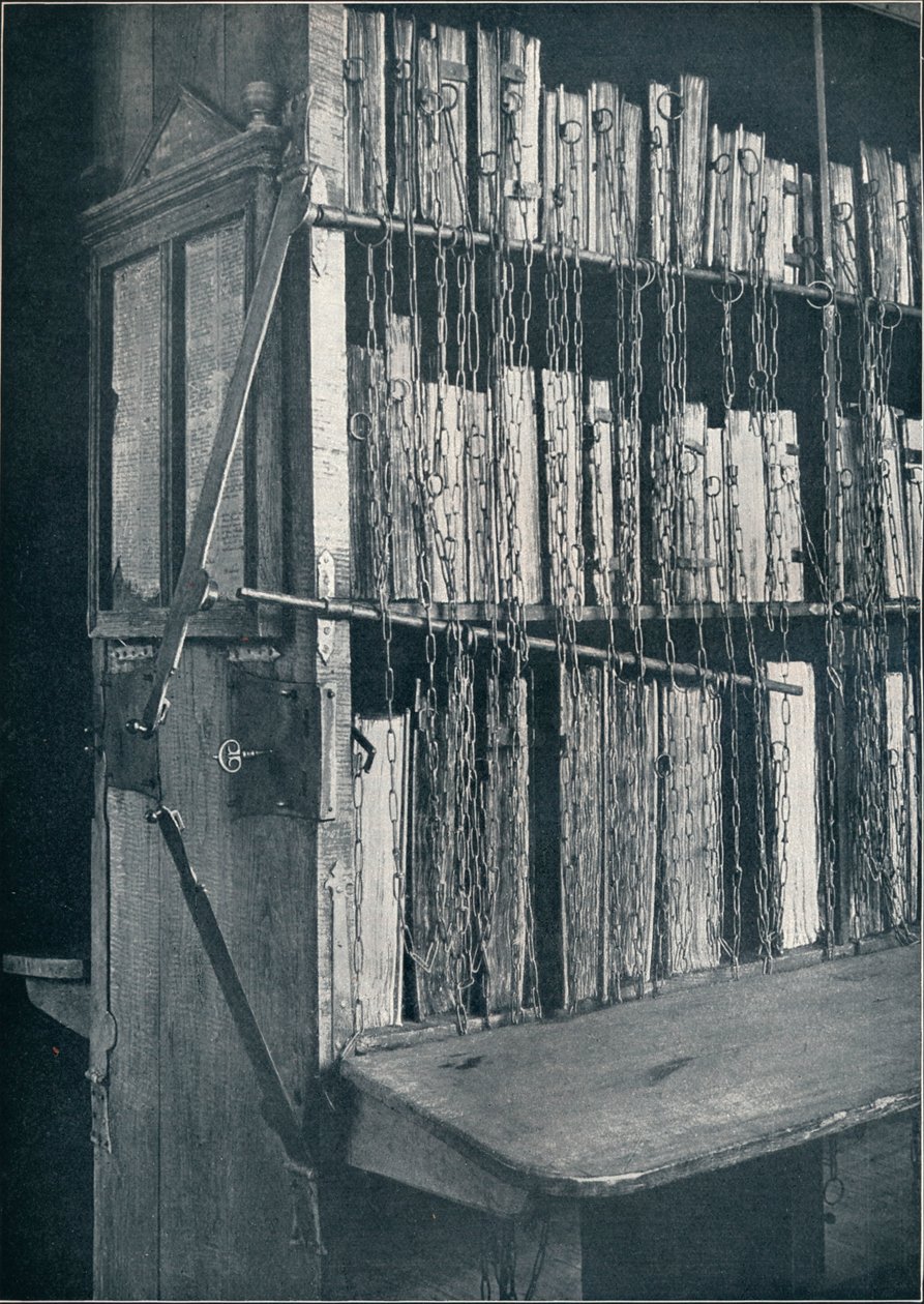Bokhylla, 1400-talet, med några senare upplagor och katalogram, 1600-talet, c1931 av Unbekannt