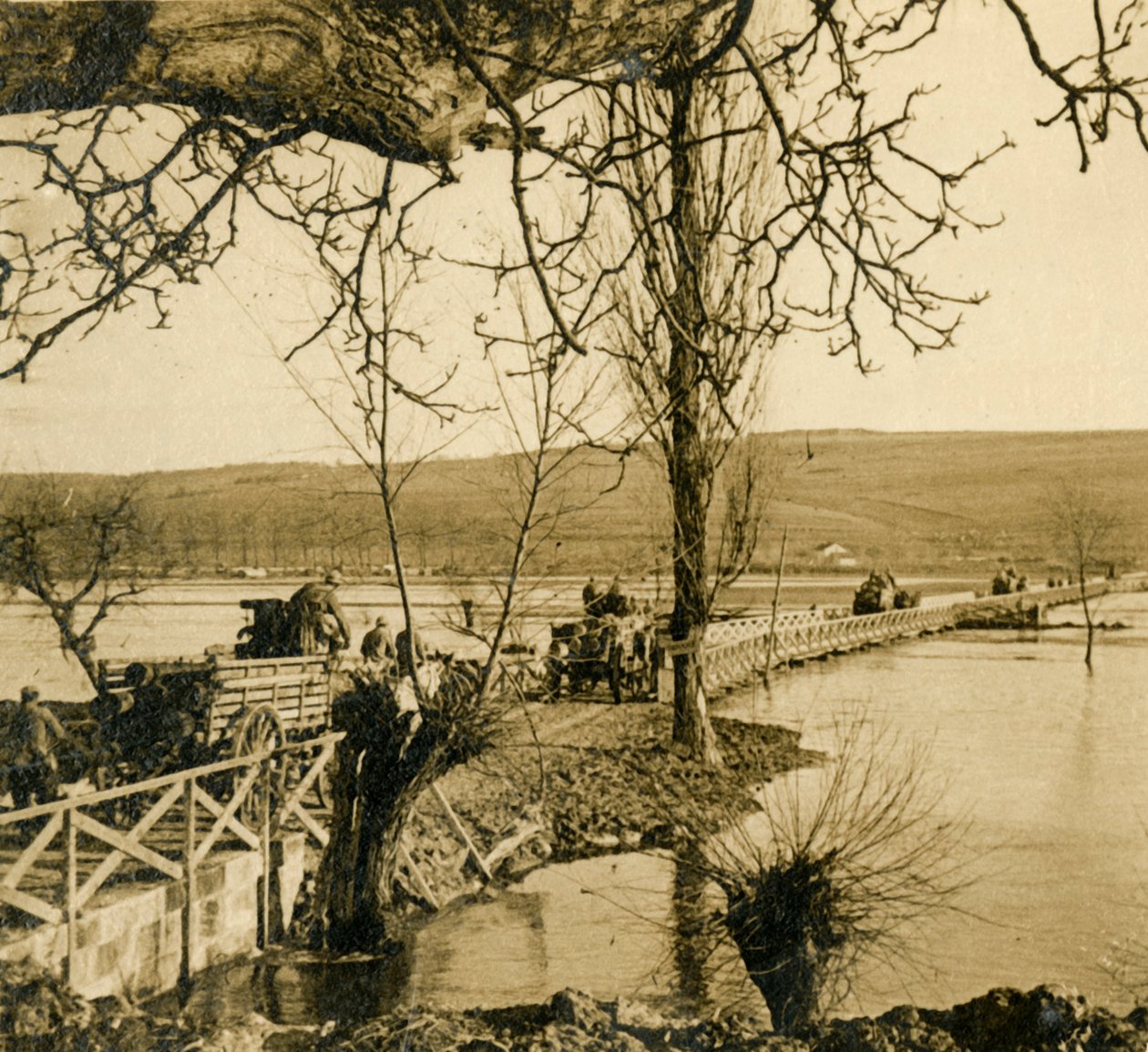 Bro över floden Meuse vid Dugny, norra Frankrike, c1914-c1918 av Unbekannt
