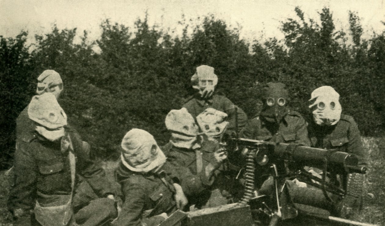 ...brittisk maskingevärssektion med antigasmasker, första världskriget, 1914-1918, c1920. av Unbekannt