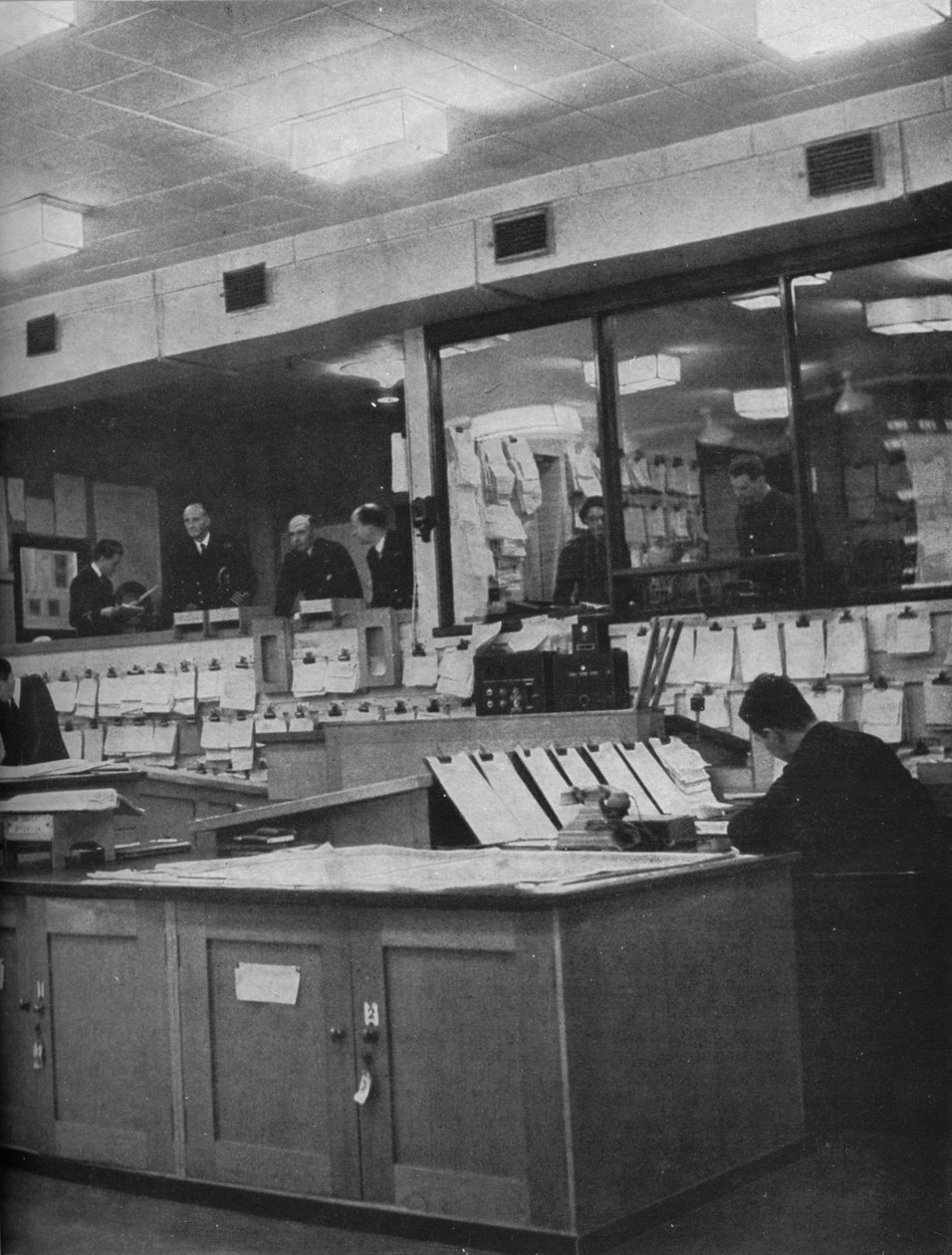 Brittiska sjö- och flygvapnets officerare som arbetar vid Area Combined Headquarters, c1940 1943 av Unbekannt