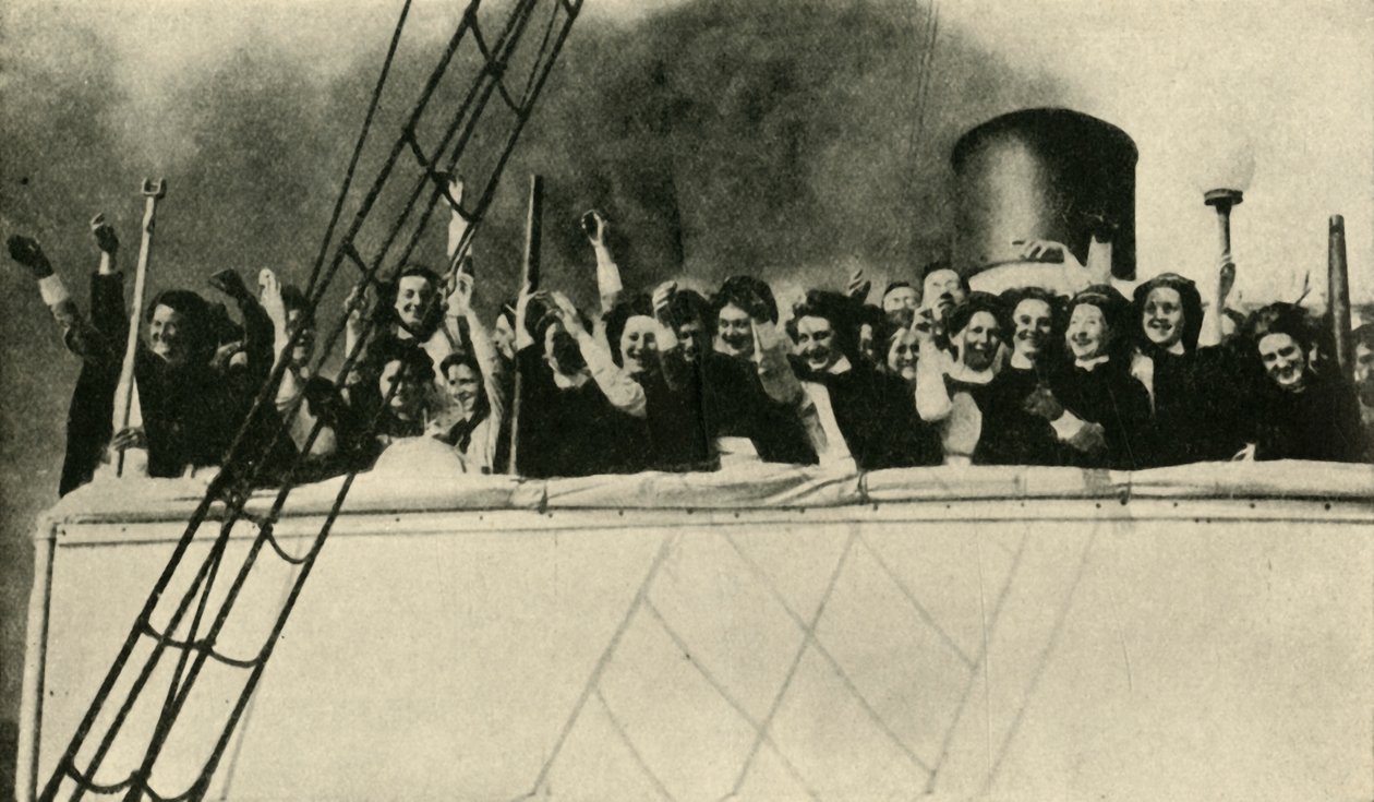 Brittiska Röda korssjuksköterskor på väg till fronten, första världskriget, 1914, c1920. av Unbekannt