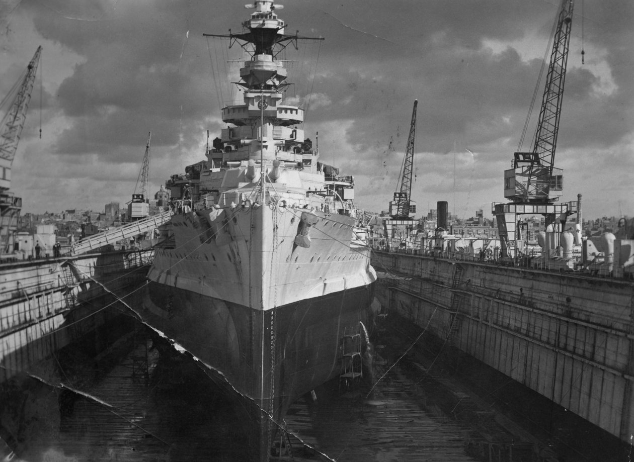 Brittiskt slagskepp HMS Malaya i en flytdocka, Malta, c1937 av Unbekannt