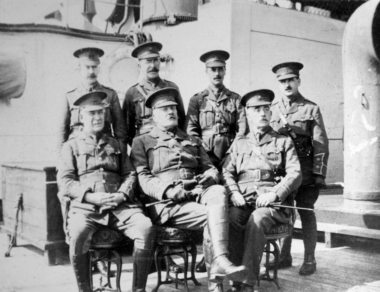 Brittiska officerare på fängelseskeppet Royal Edward förtöjde strax utanför Southend, november 1914 av Unbekannt