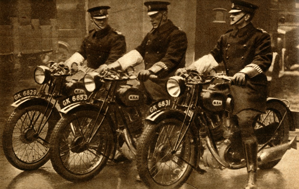 Brittisk polis på BSA-motorcyklar, 1931, 1933. av Unbekannt