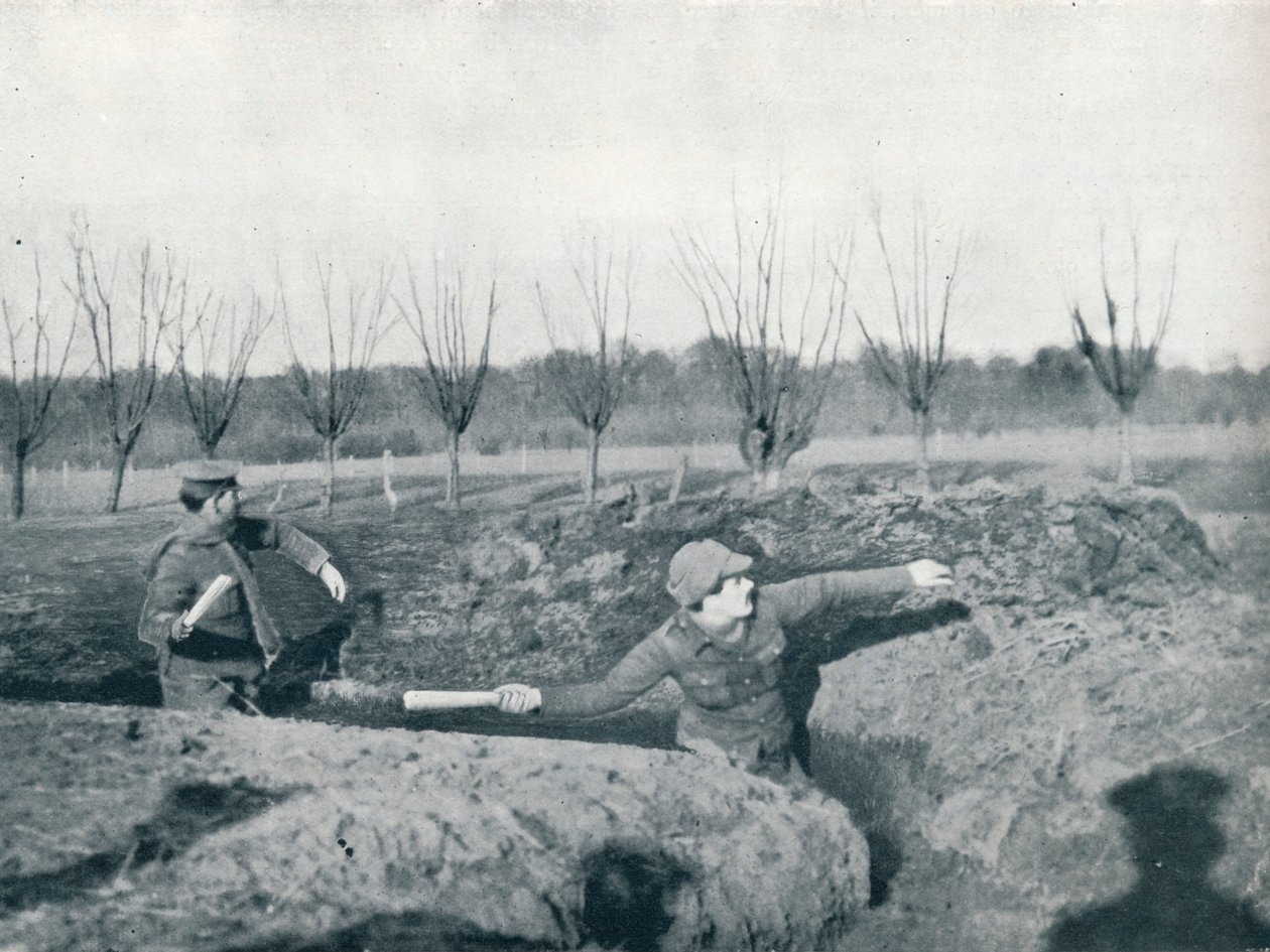 Brittiska soldater övar på att kasta handgranater, c1914 av Unbekannt