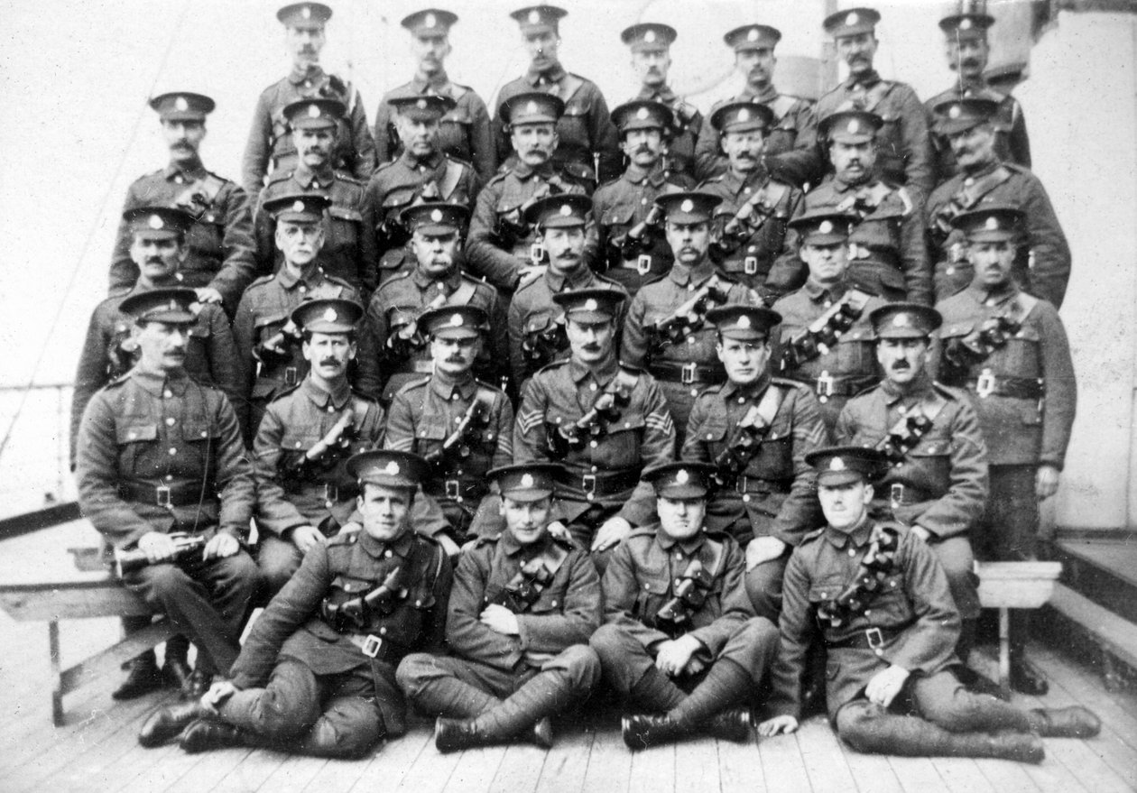 Brittiska trupper på fängelsefartyget Royal Edward förtöjde strax utanför Southend, november 1914 av Unbekannt