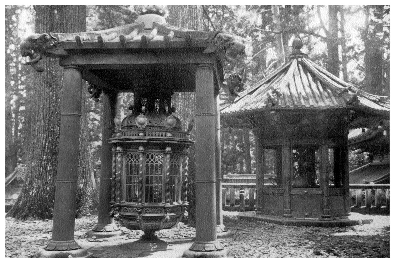Bronslykta från Korea och kandelaber från Holland, Japan, 1904 av Unbekannt