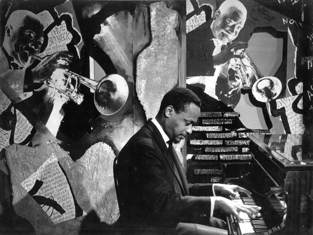Bud Powell i "Three Bedrooms in Manhattan" 1965 (s/v foto) av Unbekannt