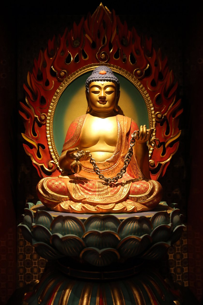 Buddha Tooth Relic Temple i Chinatown. Buddhastaty, 20160818, Singapore, Singapore av Unbekannt