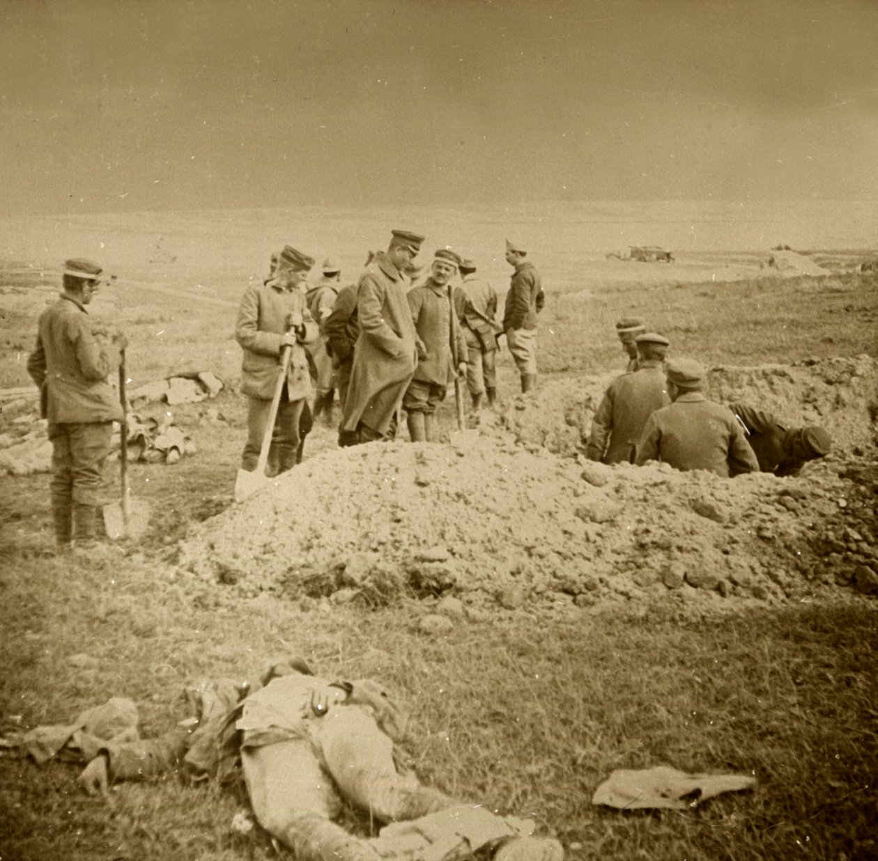 Begravning av kroppar, Sainte-Marie-à-Py, norra Frankrike, c1914-c1918. av Unbekannt