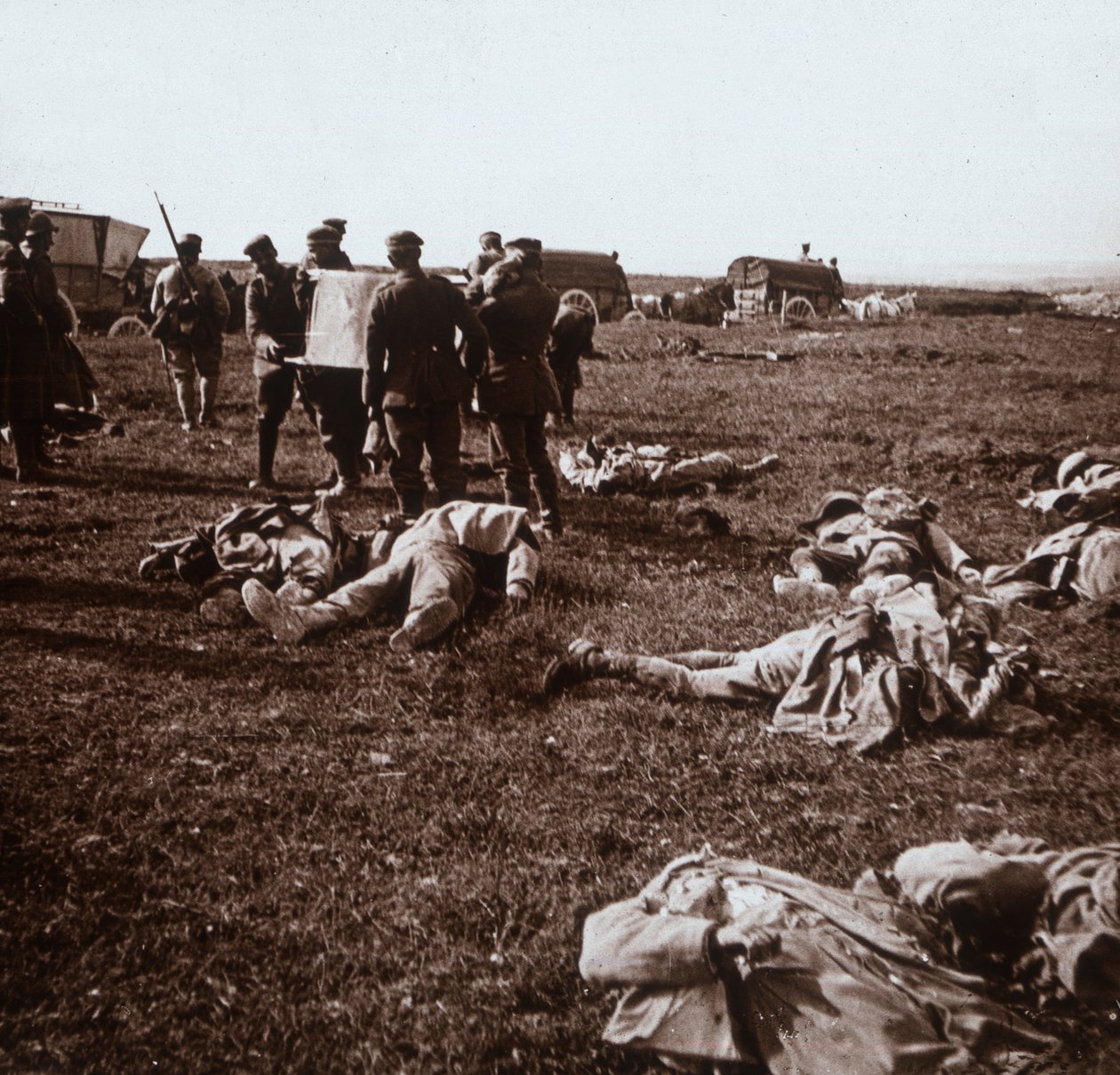Begravning av kroppar, Sainte-Marie-à-Py, norra Frankrike, c1914-c1918 av Unbekannt