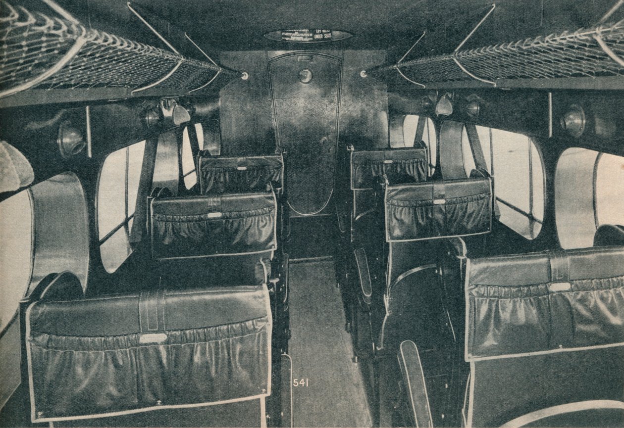Hytt av en De Havilland DH86B biplan, c1934 c1937 av Unbekannt
