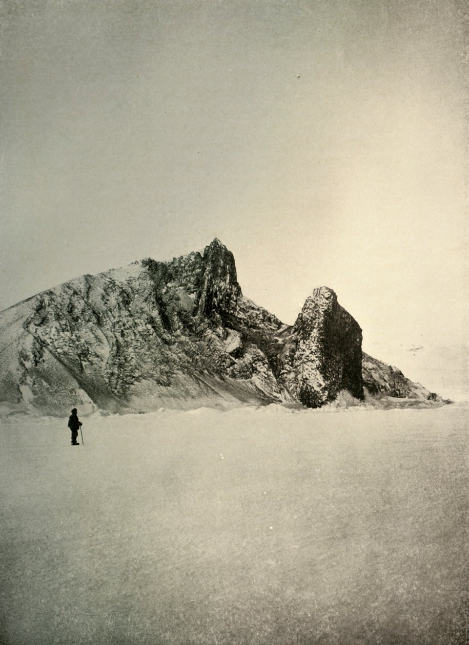 Cape Barne. Pelaren i höger förgrund är vulkanisk, c1908, 1909. av Unbekannt