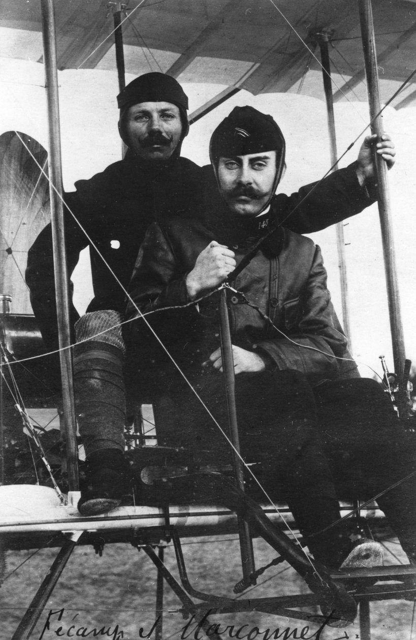 Kapten Marconnet och löjtnant Fequant, franska arméflygare, c1910 av Unbekannt