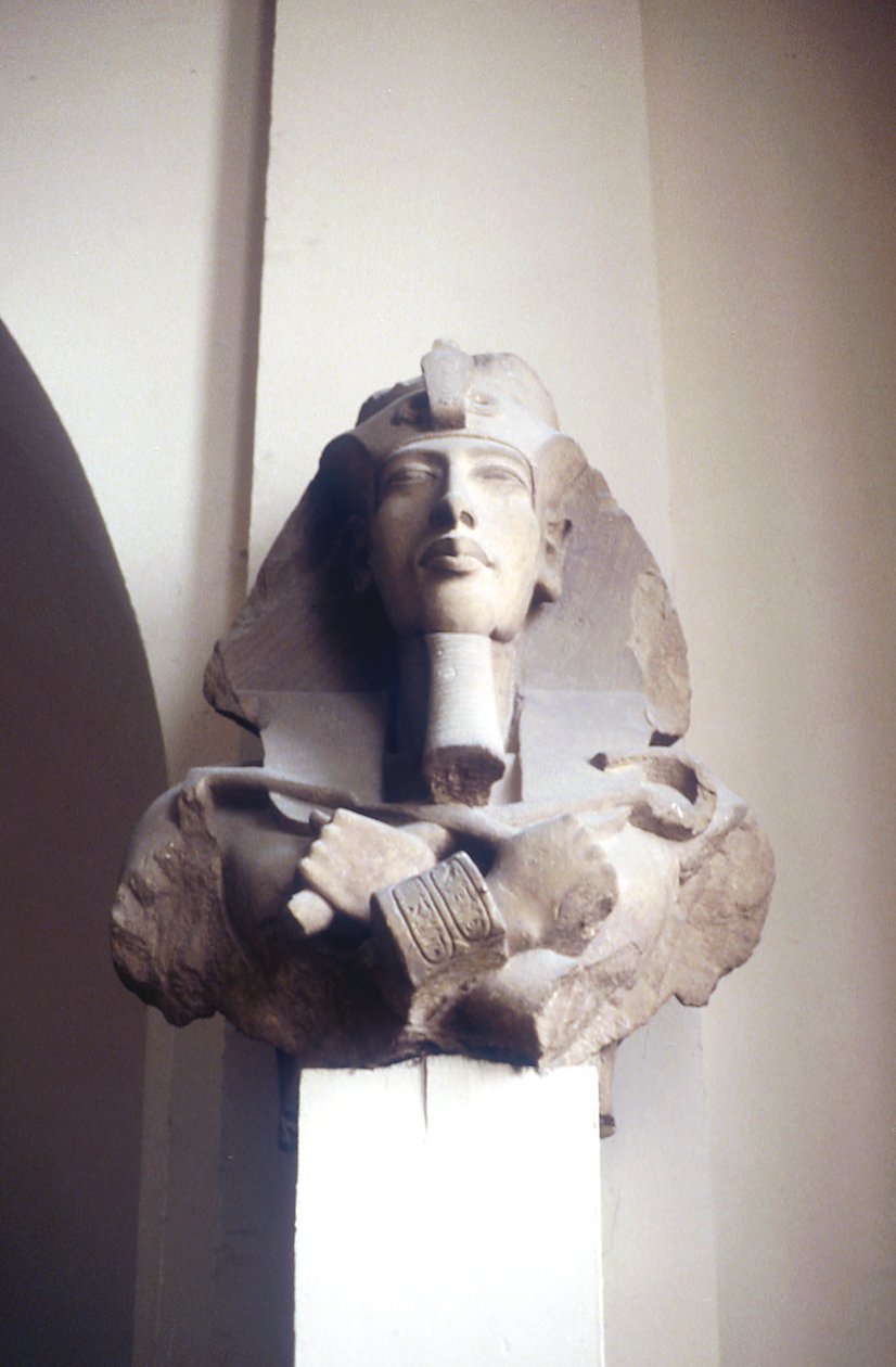 Snittet huvud av kung Akhenaton, fornegyptier, 18:e dynastin, c1353-c1334 f.Kr. av Unbekannt