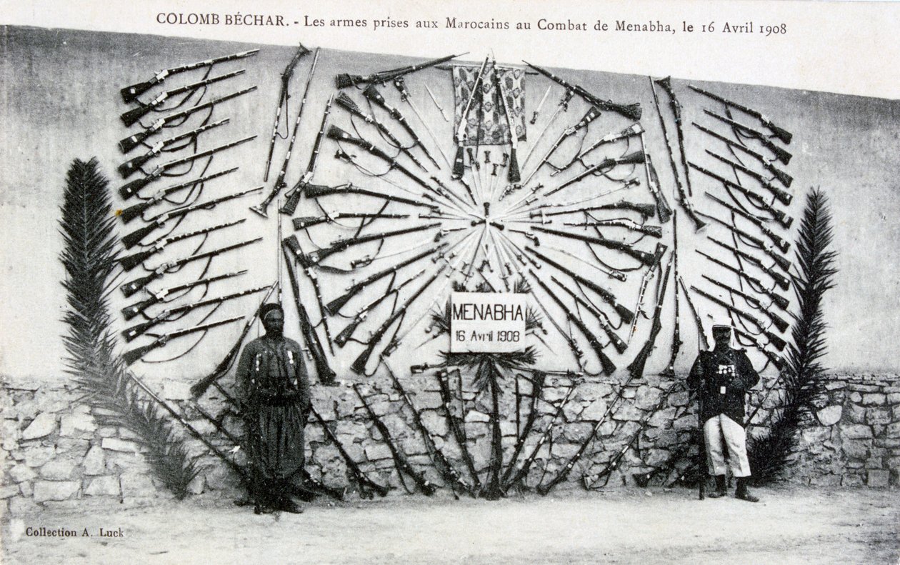 Fångade vapen från slaget vid Menabha, Colomb-Béchar, Algeriet, c1910 av Unbekannt