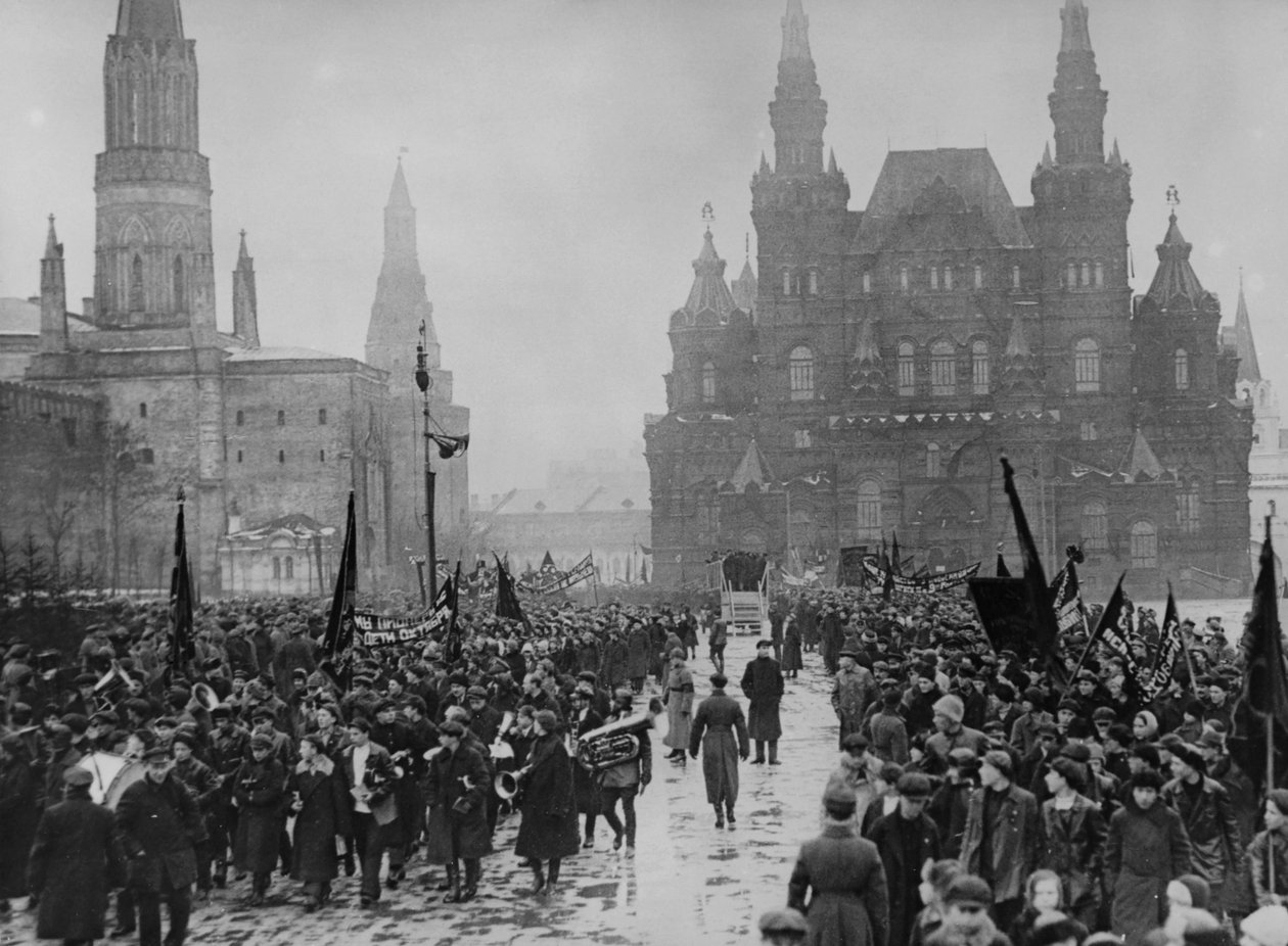 Firande med anledning av 8-årsdagen av oktoberrevolutionen i Moskva, 1925. av Unbekannt