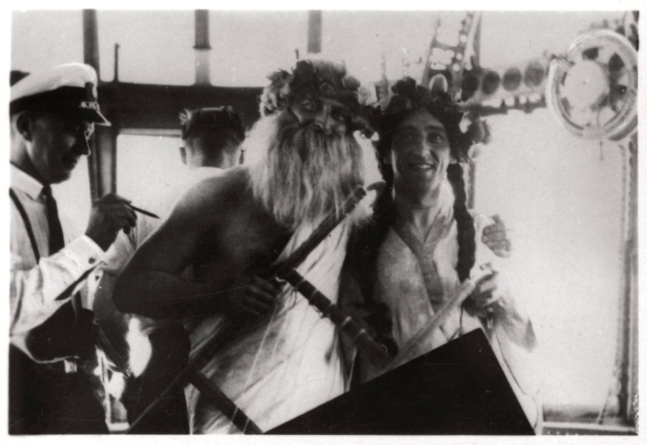 Ceremoni för att fira korsningen av ekvatorn ombord på luftskeppet Graf Zeppelin, 1930 1933 av Unbekannt