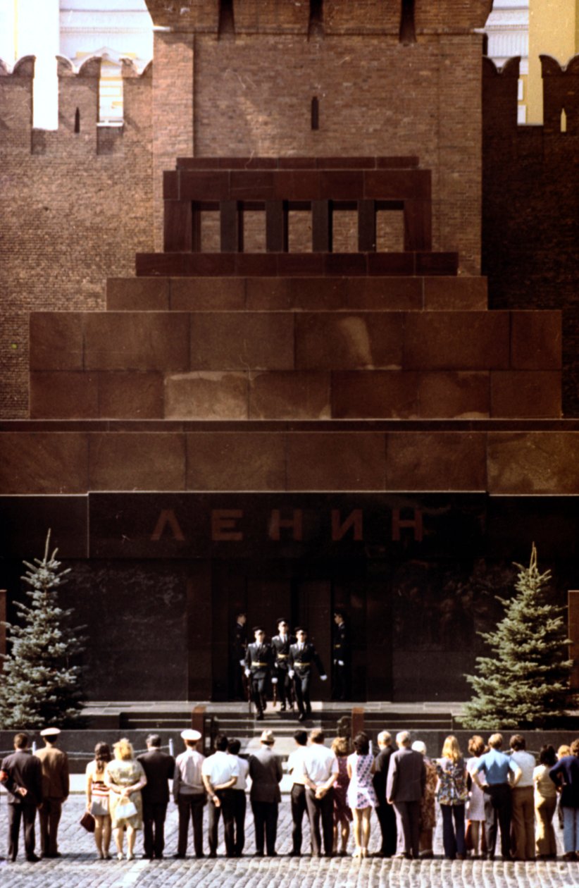 Vaktbyte vid Lenins mausoleum, Röda torget, Moskva, 1980 av Unbekannt