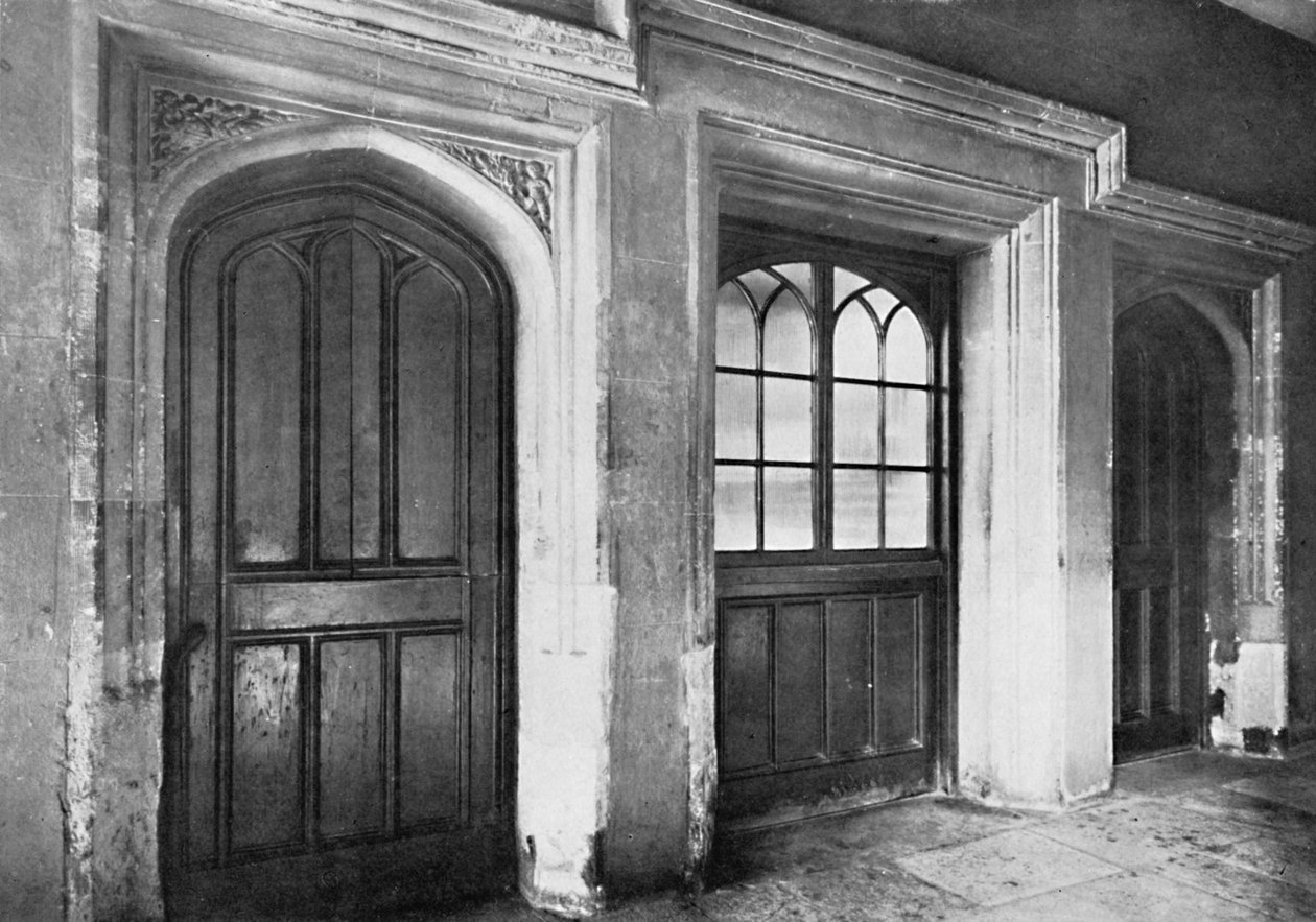 Charterhouse. Dörröppningar som leder från hallens skärmpassage till köket och kontoren, 192 av Unbekannt