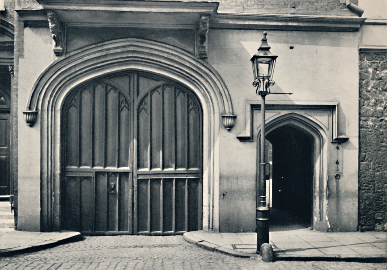 Charterhouse. Exteriör av Entrance Gateway, 1925 av Unbekannt