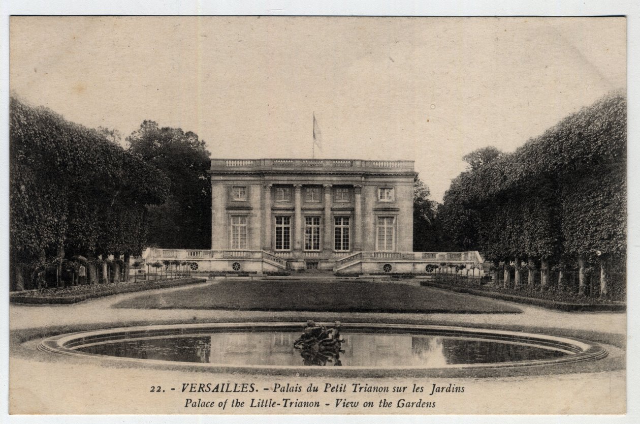 Chateau de Versailles: exteriör vy av Palace of the Peer Trianon på trädgårdarna - Vykort sent 1800-1900-tal av Unbekannt