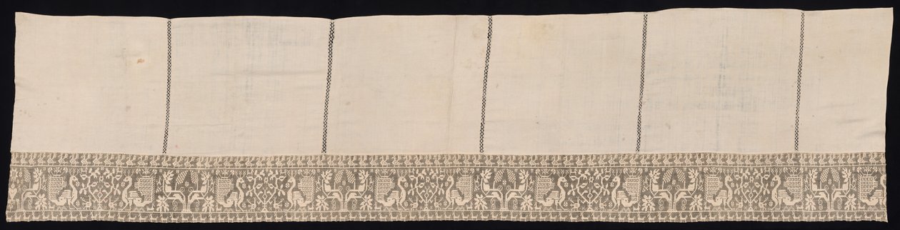Tyg med kant av påfåglar och vegetation, 1600-1700-talet. av Unbekannt