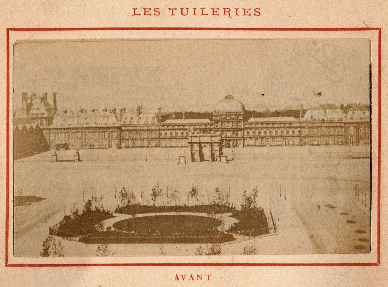 Paris kommun (1871): utsikt över Palais des Tuileries i Paris före branden i maj 1871. Fotografi av Pierre Pepetit. Tryck på kartong, Dim. 9x5,4 cm av Unbekannt