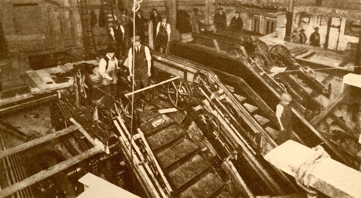 Bygger rulltrappor vid Bank Station, London, c1930. av Unbekannt