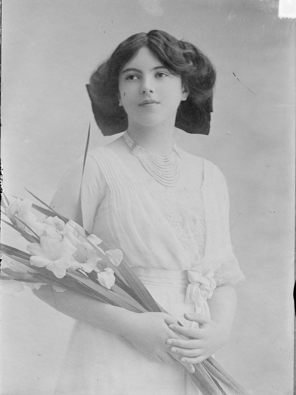 Grevinnan Nadejda Mikhailovna de Torby 1896-1963, ca. 1915 av Unbekannt