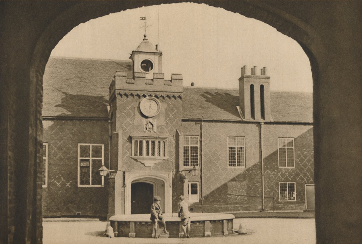 Innergård och huvudingång till biskopen av Londons palats i Fulham, c1935. av Unbekannt