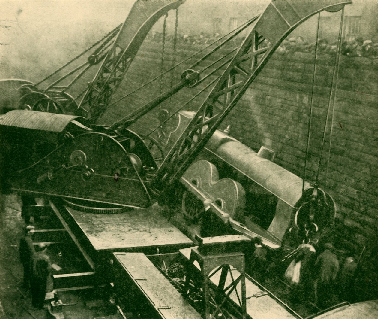 Kranar på jobbet efter en olycka, 1930. av Unbekannt