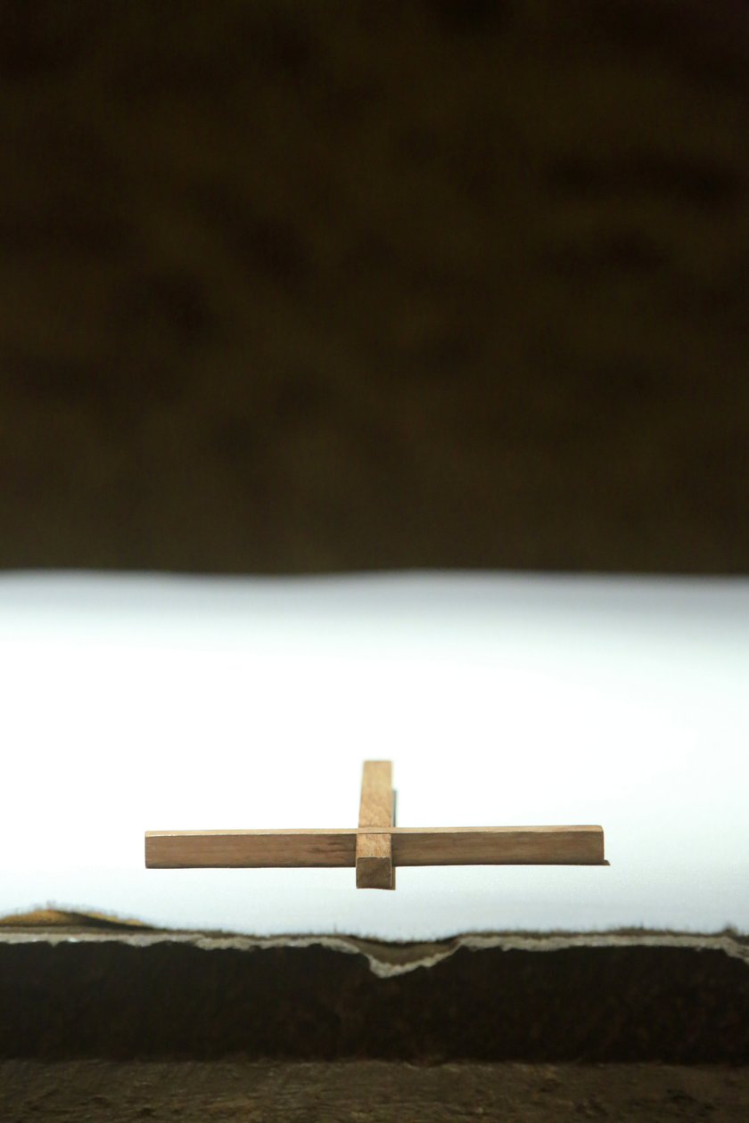 Kors på ett altare. Taize Community, Taize, Frankrike av Unbekannt