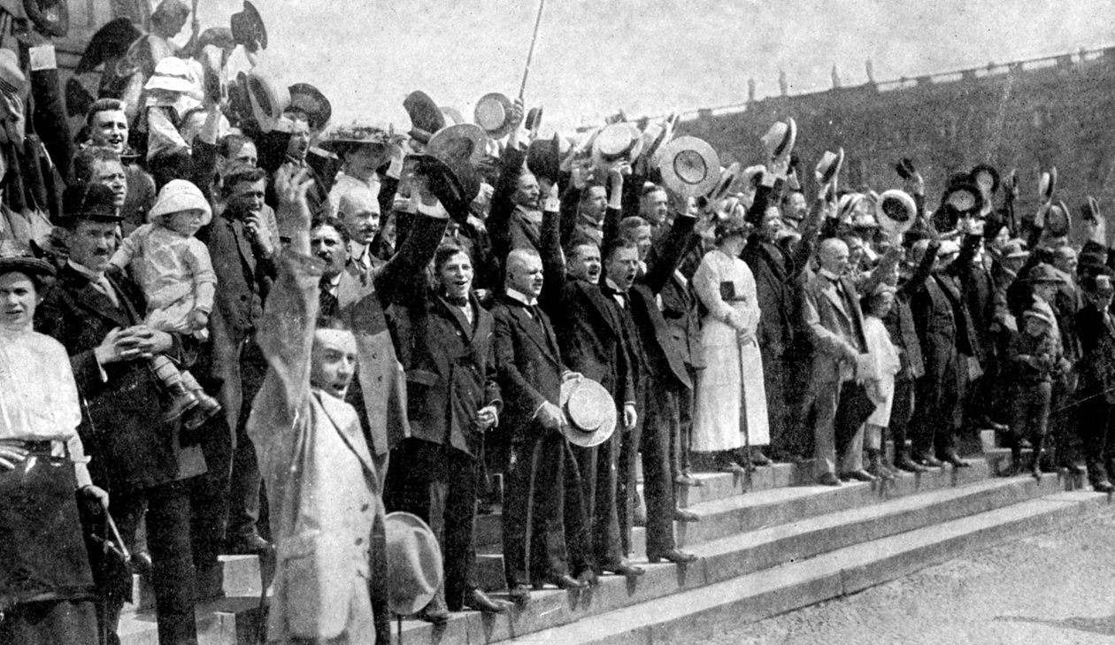 Folkmassor som jublade under utbrottet av fientligheterna, krigsfeber i Tyskland, första världskriget, 1914 av Unbekannt
