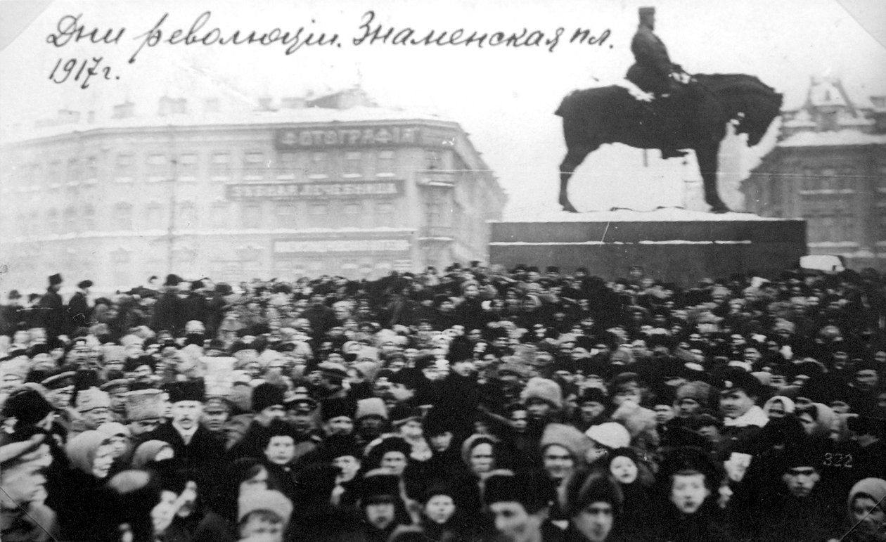 Folkmassor på Znamenskaya-torget, Petrograd, Ryssland, februarirevolutionen, 1917 av Unbekannt