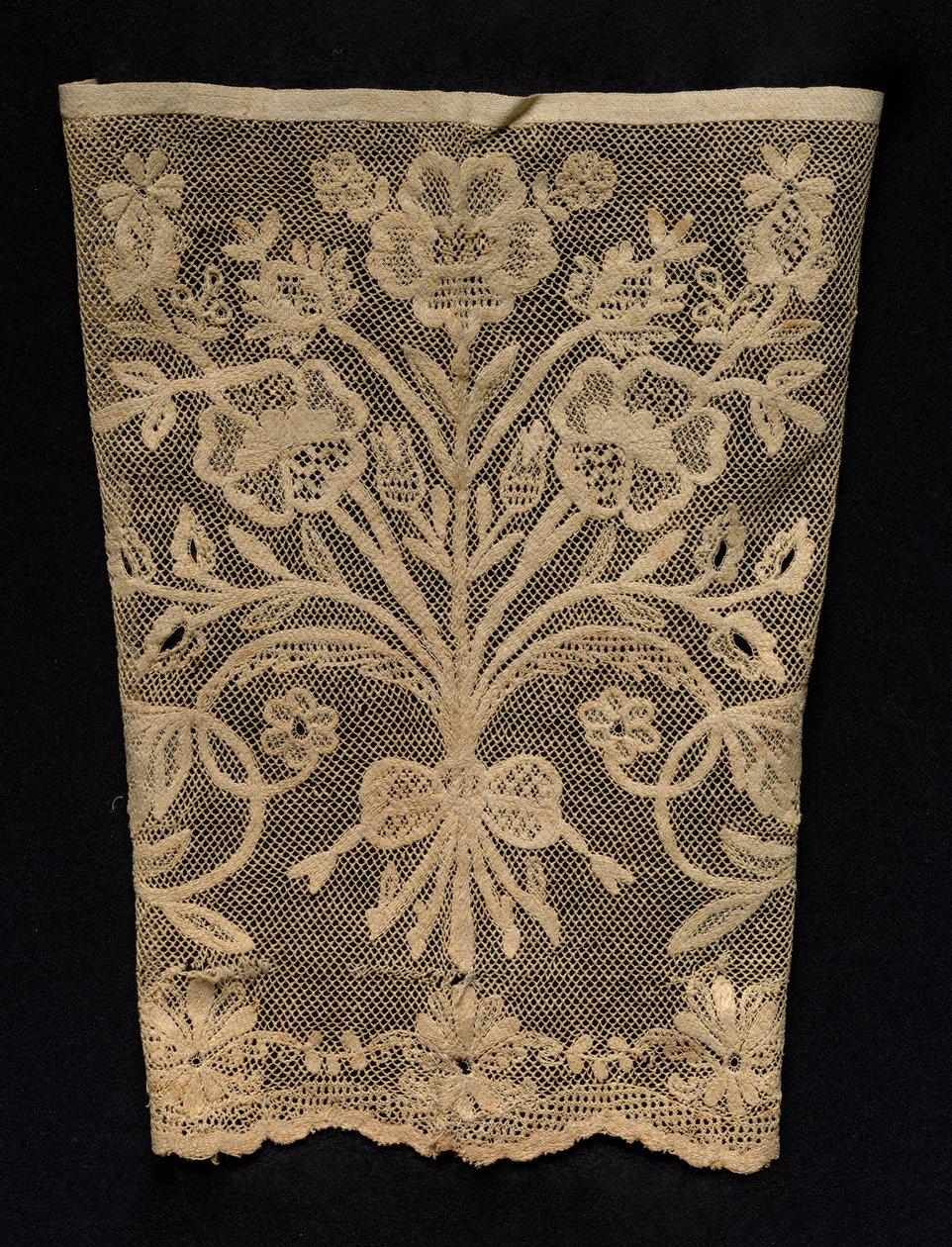 Manschett med blomrankor, 1800-tal. av Unbekannt