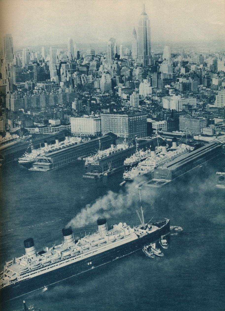 Cunard White Star liner Berengaria, närmar sig Cunard pir, 1936 av Unbekannt