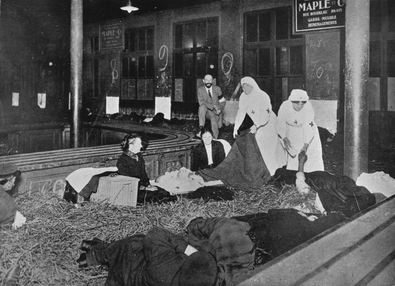 Tullrummet vid Gare du Nord, Paris, en hjälpstation för franska flyktingar, 1914 av Unbekannt