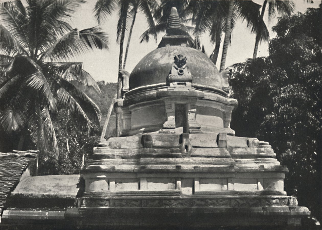 Dagoba i den heliga tandens tempel i Kandy, 1926 av Unbekannt