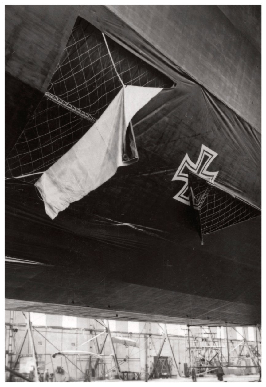 Skadat tyskt luftskepp Zeppelin, första världskriget, 1914-1918 1933 av Unbekannt