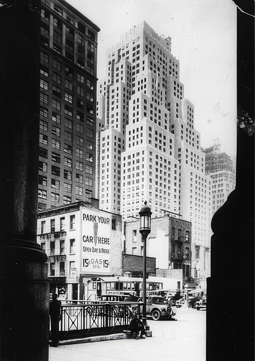 Standard Oil Companys 40 våningar höga byggnad och tullkontoret till höger. New York. Omkring 1935 av Unbekannt