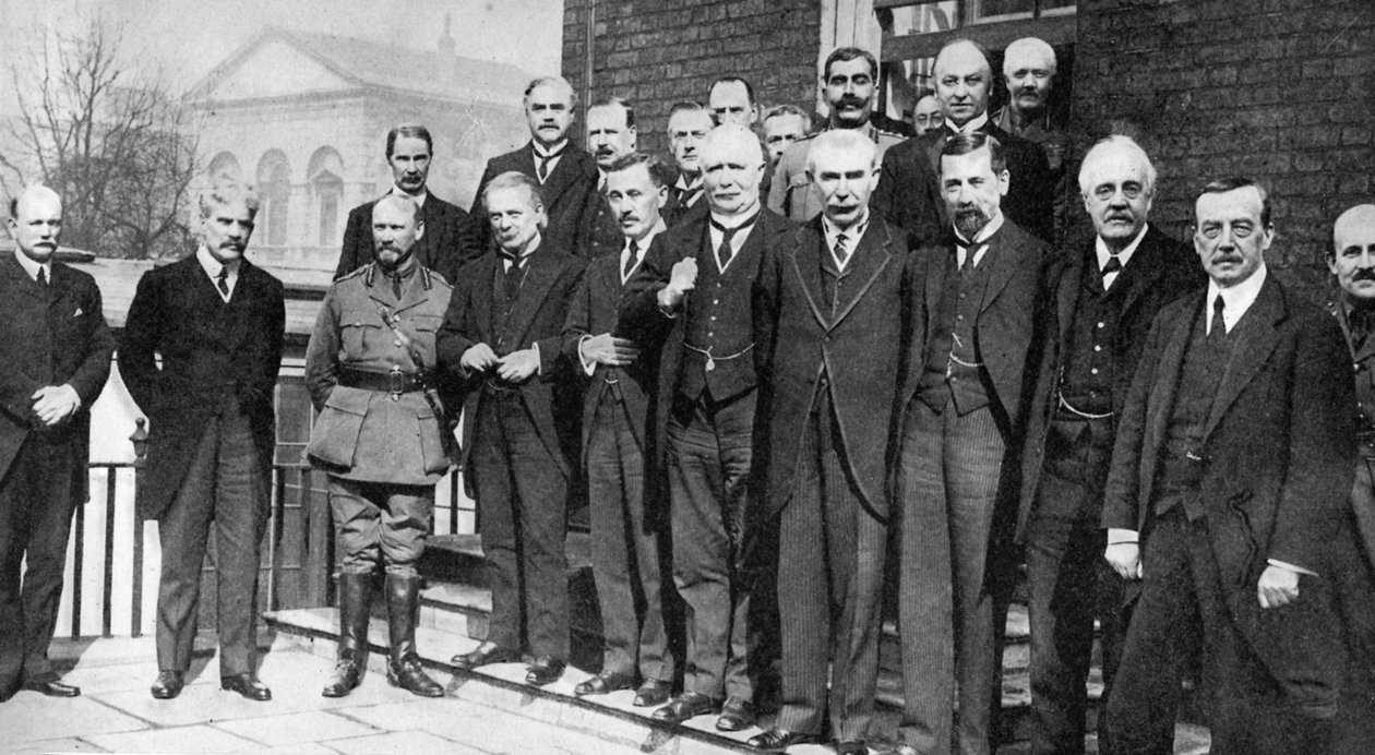 David Lloyd George, brittisk premiärminister, med några av sina kollegor, 1917 1936 av Unbekannt