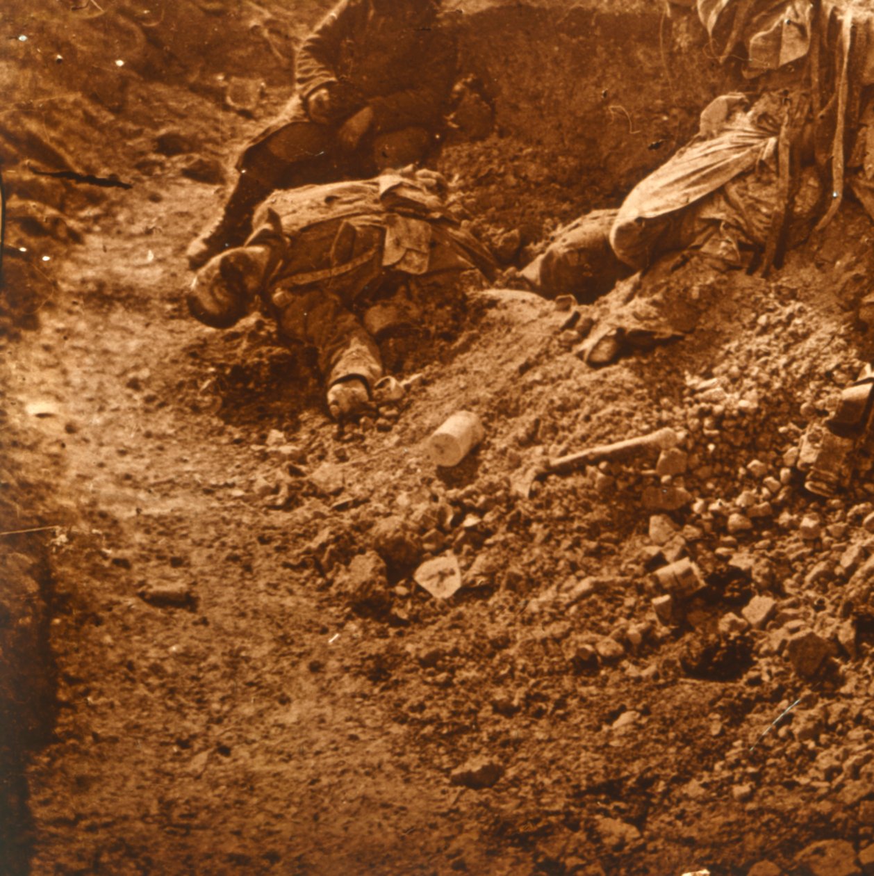 Död kropp i skyttegravarna, Perthes, norra Frankrike, c1914-c1918 av Unbekannt