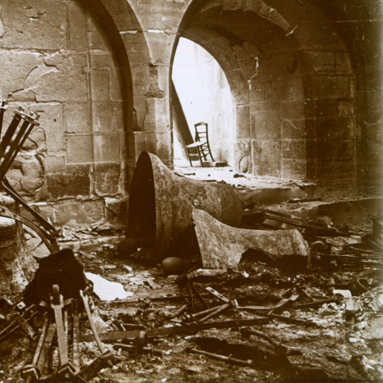 Förstörd kyrka, Marne, norra Frankrike, c1914 av Unbekannt
