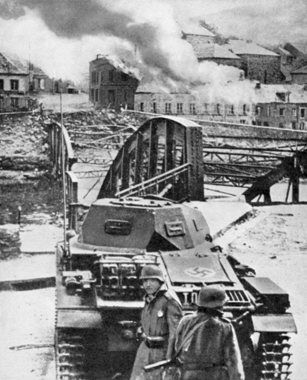 Förstörelse av bro över floden Meuse av belgare för att stoppa tyska framfart, andra världskriget, 1940 av Unbekannt