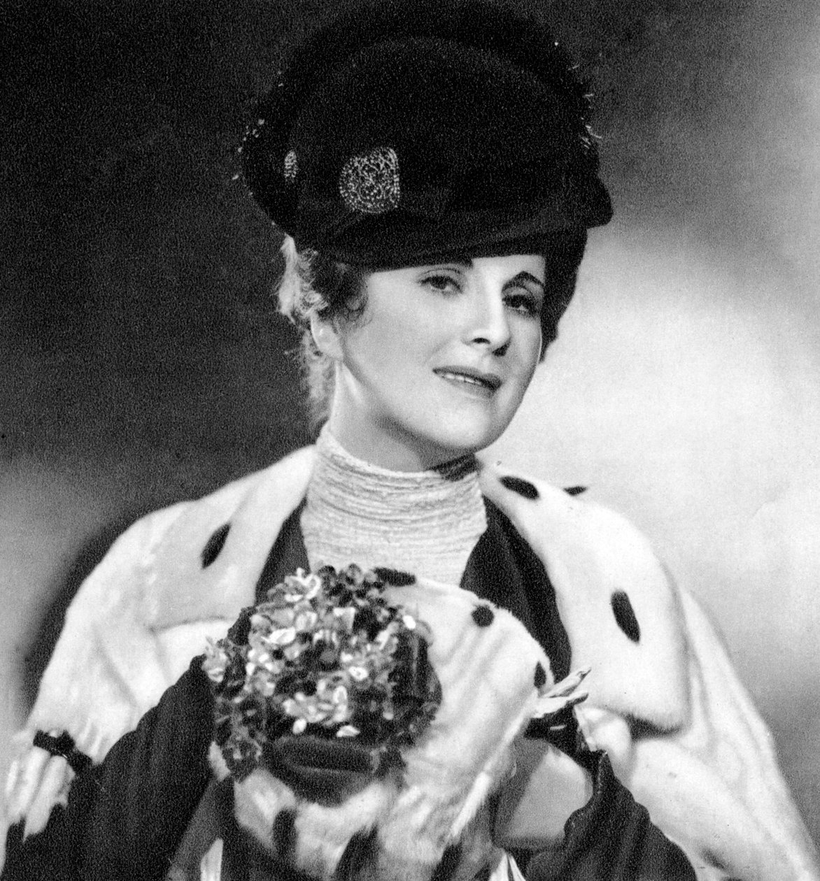 Diana Wynyard, brittisk scen- och filmskådespelerska, 1934-1935 av Unbekannt