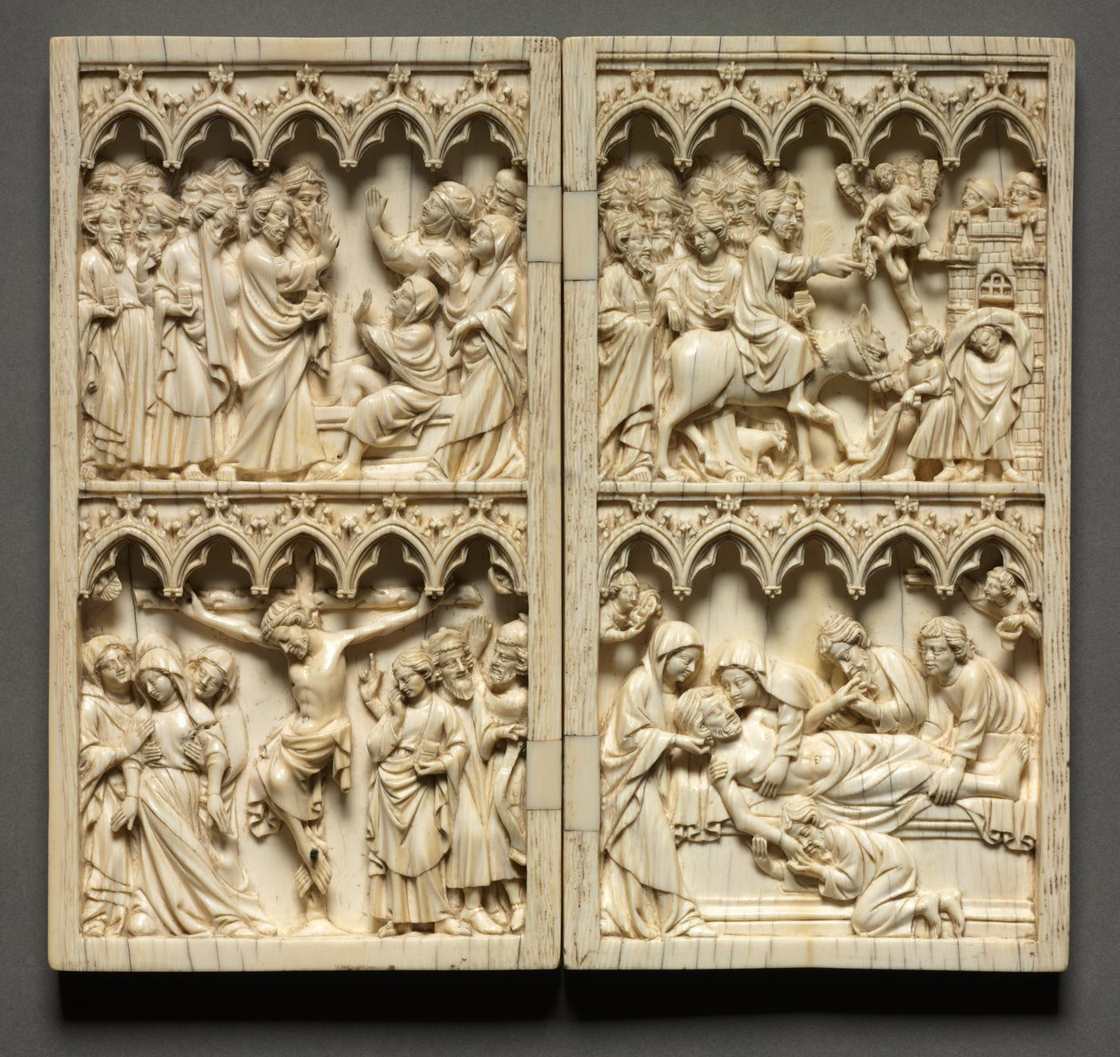 Diptyk med scener ur Kristi liv vänsterflygel: Lazarus uppståndelse och korsfästelse, ca. 135 av Unbekannt