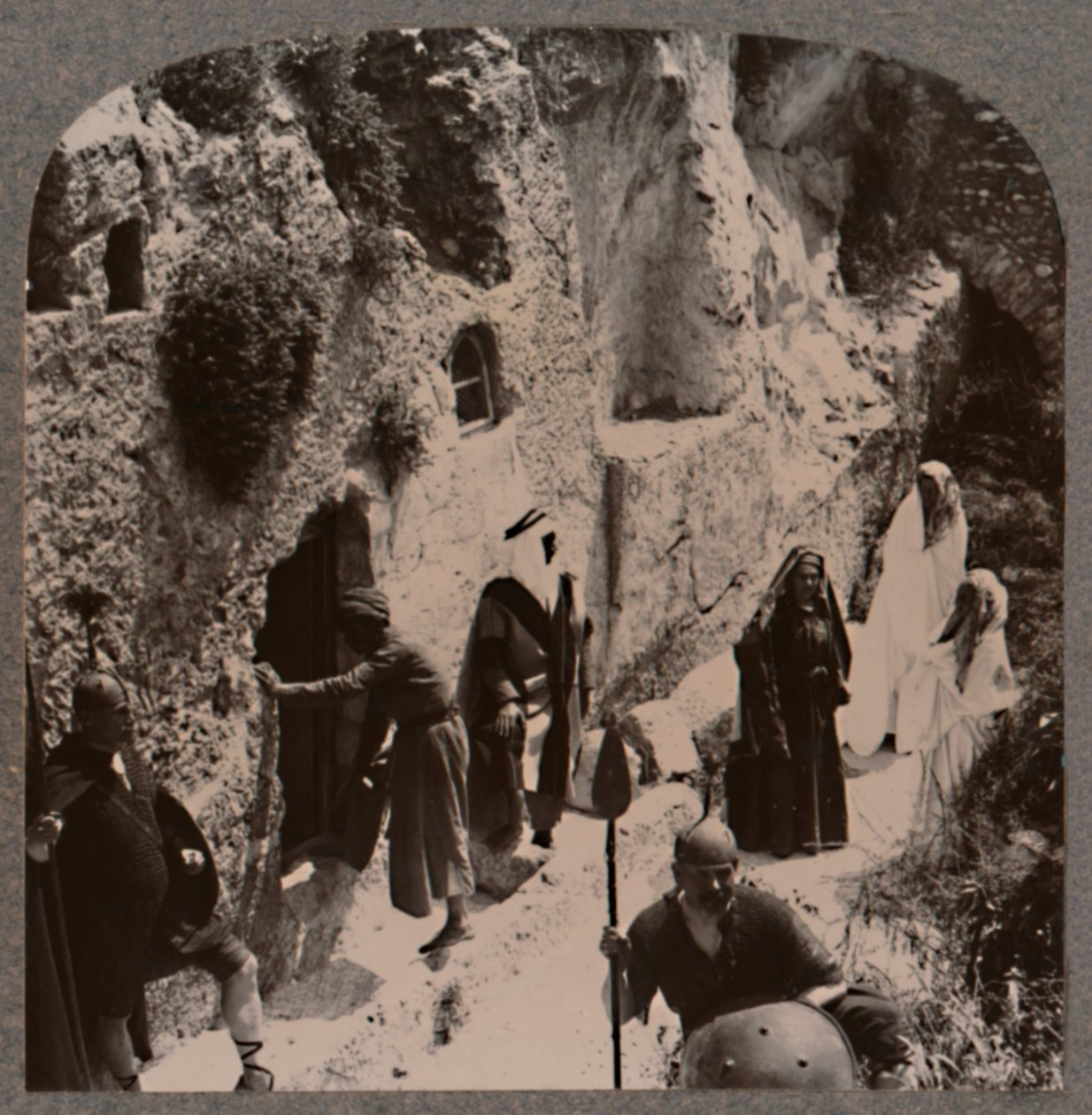 Lärjungar, med kvinnorna, tidigt vid Kristi grav, c1900 av Unbekannt