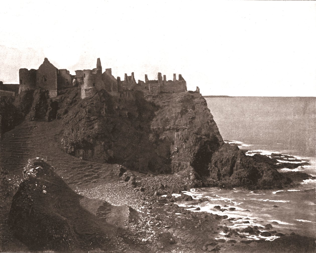 Dunluce Castle, County Antrim, Nordirland, 1894. av Unbekannt