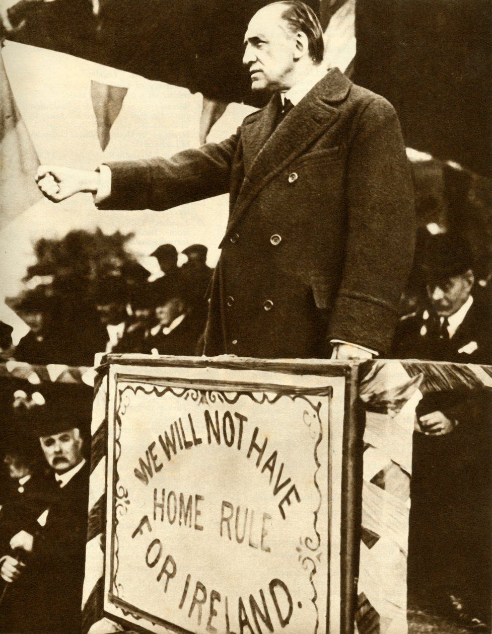 Edward Carson håller ett tal, 1912, 1935. av Unbekannt